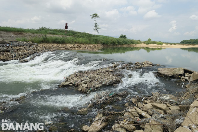 Sở Nông nghiệp và Phát triển nông thôn cũng đang đề nghị Công ty CP Cấp nước Đà Nẵng hoàn thiện hồ sơ về đắp đập tạm ngăn sông Quảng Huế.