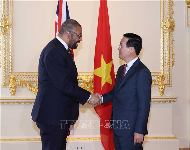 Chủ tịch nước Võ Văn Thưởng gặp Bộ trưởng Ngoại giao Anh James Cleverly. Ảnh: Thống Nhất/TTXVN