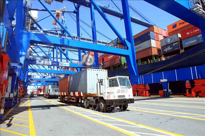 Xuất nhập khẩu hàng hóa tại cảng Hải Phòng. Ảnh minh họa: An Đăng/TTXVN