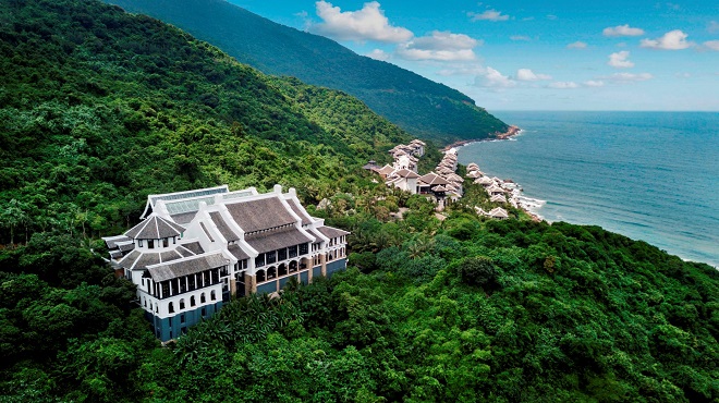 Intercontinental Danang Sun Peninsula Resort – khu nghỉ dưỡng nhận hàng loạt giải thưởng quốc tế danh giá. 