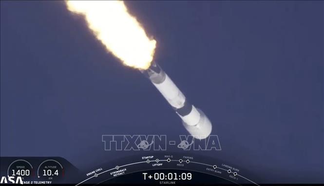 Tên lửa đẩy Falcon 9 của SpaceX mang theo các vệ tinh Starlink được phóng đi từ căn cứ không quân Cape Canaveral, bang Florida, Mỹ ngày 29/1/2020. Ảnh tư liệu: AFP/TTXVN