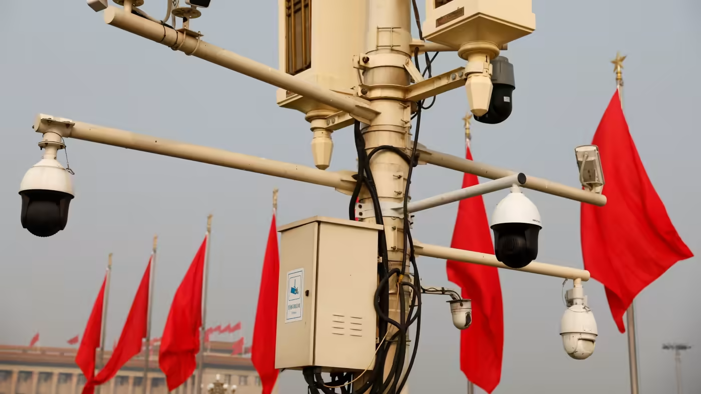 Trung Quốc hạn chế quyền truy cập của các công ty nước ngoài vào các nguồn dữ liệu. TRONG ẢNH: Camera quan sát ở Bắc Kinh. Ảnh: Reuters	