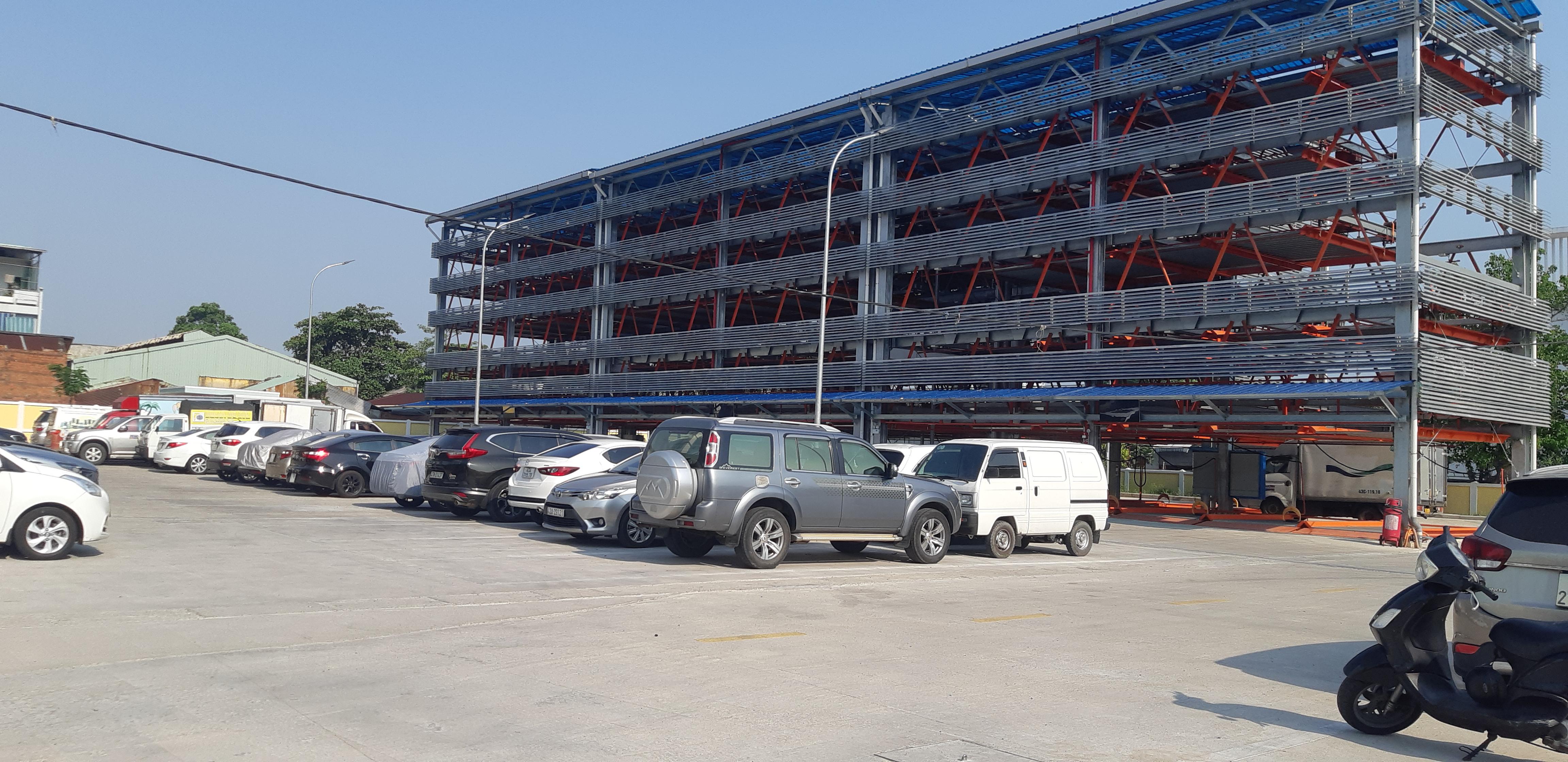 The smart parking garage at 166 Hai Phong (Phase 1) consists of 173 parking positions, in addition to 100 parking spots on the ground. Photo: T.L