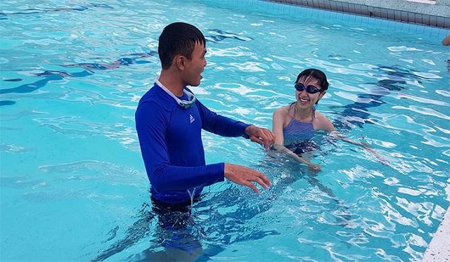 Học bơi ở Sài Gòn Swimming học viên được đào tạo kỹ năng bơi một cách chuyên nghiệp.