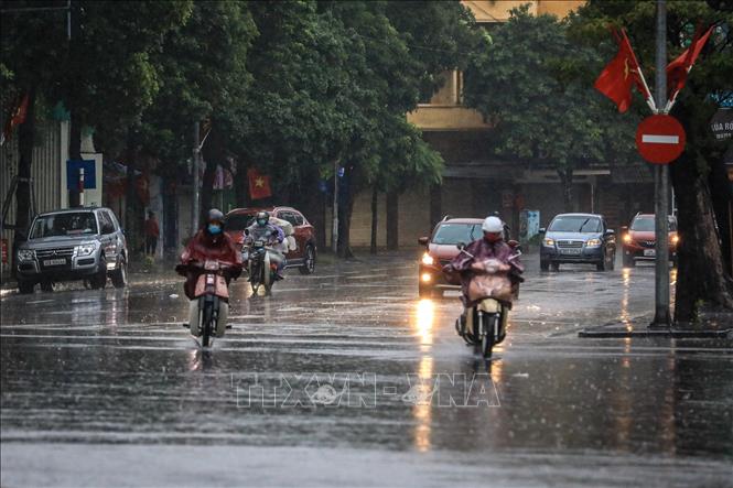 hủ đô Hà Nội nhiều mây, ngày có mưa, mưa rào rải rác; đêm có mưa vài nơi. Ảnh minh họa: TTXVN