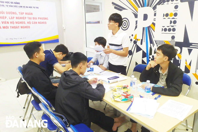 Students participating in a training course on entrepreneurial skills. Photo: NGOC HA