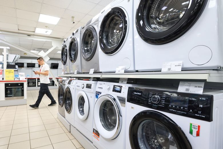 Máy giặt do phương Tây sản xuất được bày bán ở Ryazan, Nga. Ảnh: Zuma Press