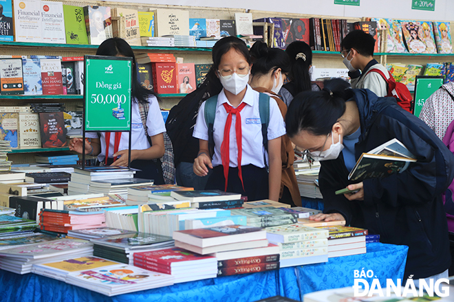 The event features 30 booths of book publishers, introducing new and interesting books to readers. 