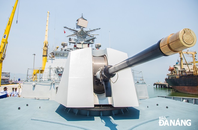 Modern artillery system is equipped at the bow of the ship