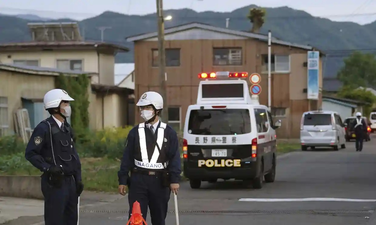 Cảnh sát đứng gác gần hiện trường vụ tấn công ở Nakano, miền trung Nhật Bản, vào ngày 25-5.Ảnh: Kyodo