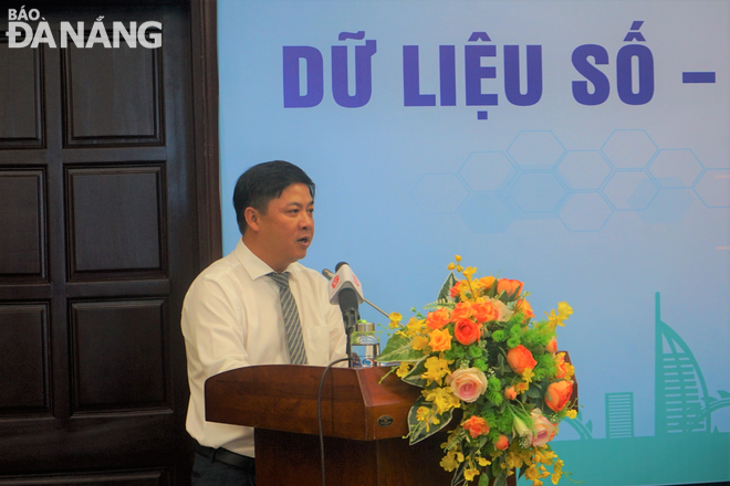 Municipal Party Committee Deputy Secretary cum People’s Council Chairman Luong Nguyen Minh Triet  speaking at the event