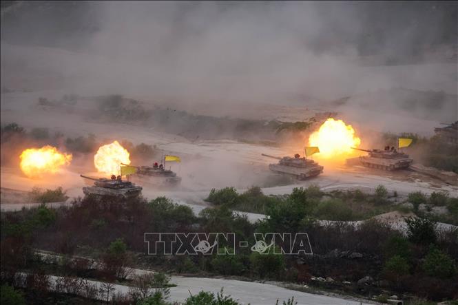 Xe tăng K2 của Hàn Quốc tham gia cuộc tập trận bắn đạn thật ngày 25-5. Ảnh: YONHAP/TTXVN