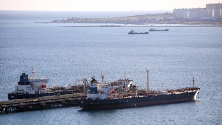 Tầu chở dầu neo đậu tại khu cảng Novorossiysk của Nga. Ảnh: Sputnik