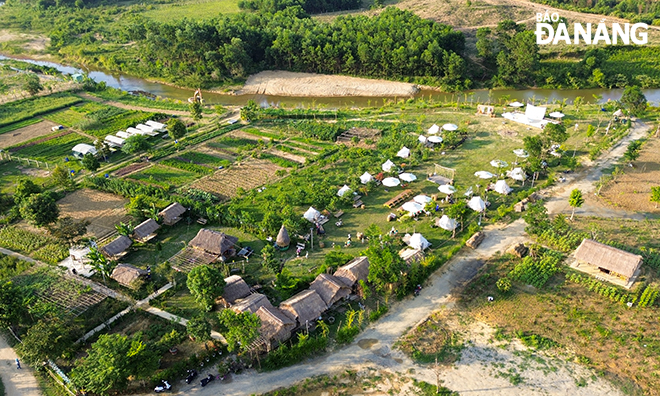 Ông Dương Hiển Tú, chủ đầu tư mô hình An Phú Farm cho biết, trước đây, nông trại tập trung vào sản xuất nông nghiệp như trồng trọt, chăn nuôi để cung cấp cho cửa hàng nông sản. Trong quá trình sản xuất, hằng tuần, đều có những đoàn tham quan từ các trường mầm non, tiểu học trên địa bàn thành phố đến tìm hiểu mô hình, trải nghiệm sản xuất nông nghiệp.