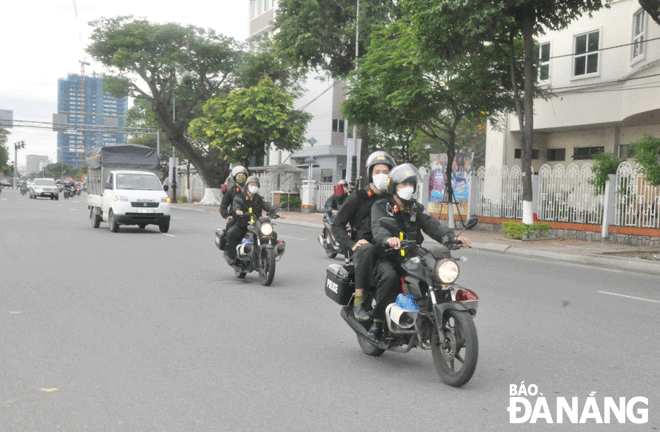 Mobile police force conducts patrol to ensure security and order on Bach Dang Street. Photo: LE HUNG