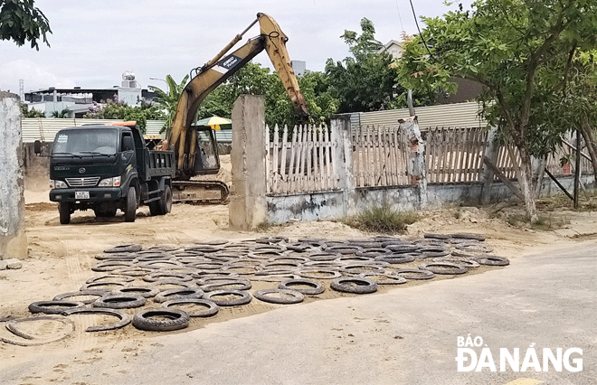 Bãi cát gây ô nhiễm trong khu dân cư