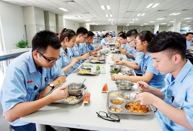 Cung cấp dinh dưỡng bữa ăn ca cho công nhân