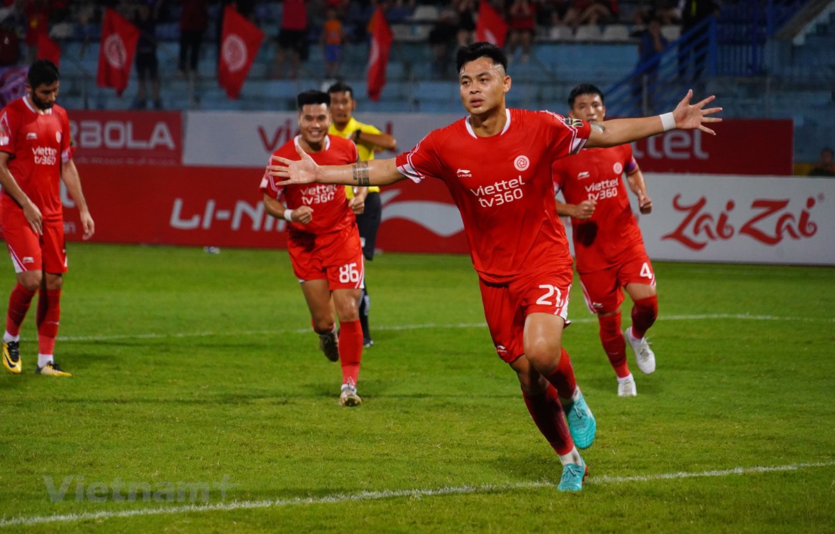 Vòng 12 V-League 1-2023: 'Khô hạn' bàn thắng, CAHN chiếm ngôi đầu