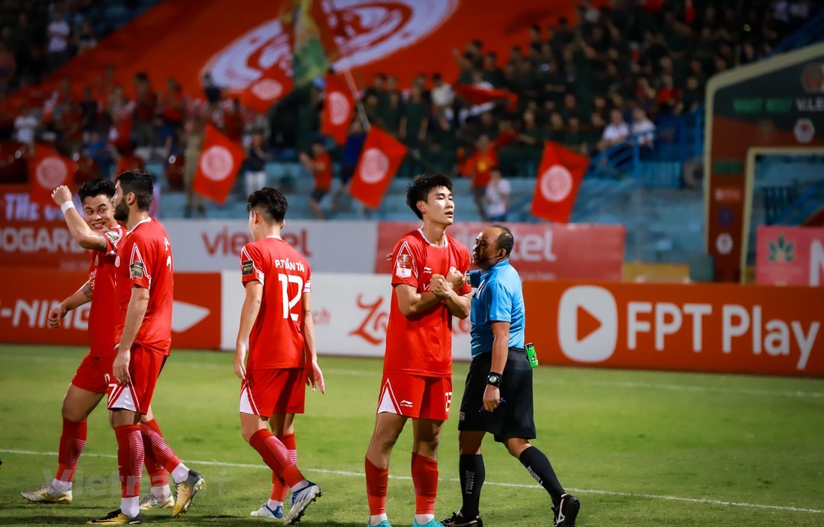 Câu lạc bộ Viettel thắng tưng bừng 3-0 và là đội bóng duy nhất của Thủ đô giành chiến thắng ở vòng 10. (Ảnh: Hoài Nam/Vietnam+)