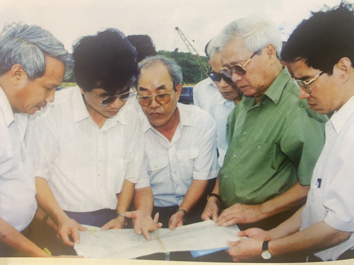 Thủ tướng Võ Văn Kiệt (1922-2008) là nhà lãnh đạo xuất sắc của Đảng, Nhà nước và nhân dân Việt Nam trong công cuộc kháng chiến giành tự do, độc lập của dân tộc, ông còn là “kiến trúc sư” nổi tiếng tài ba với nhiều công trình hiện đại trong thời kỳ đổi mới của đất nước mà tiêu biểu nhất là đường dây 500kV Bắc - Nam.