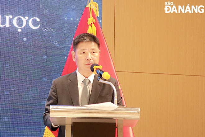 Mr. Kang Boo Sung, the Consul General of South Korea in Da Nang, delivering his speech at the forum