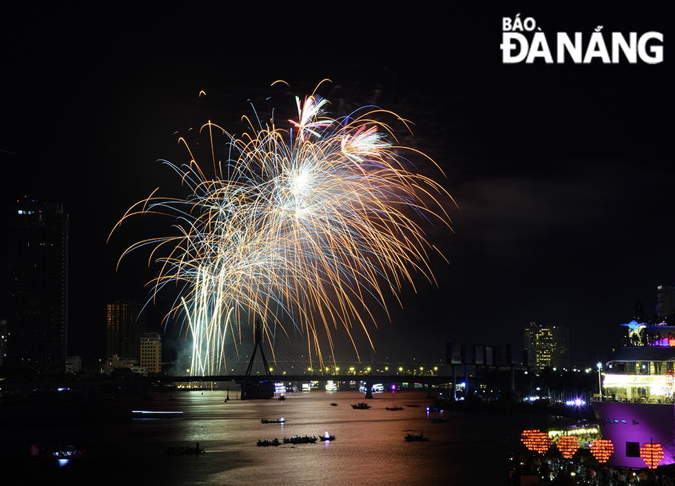 DIFF 2023 event marks the 15-year milestone of the Da Nang - Viet Nam fireworks team in the international fireworks arena.