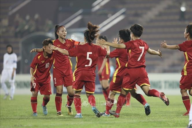 Cầu thủ Hoàng Thị Ngọc Anh (số 5) ghi bàn thắng gỡ hoà 1 - 1 cho U20 nữ Việt Nam ở phút thứ 10. Ảnh: Minh Quyết/TTXVN