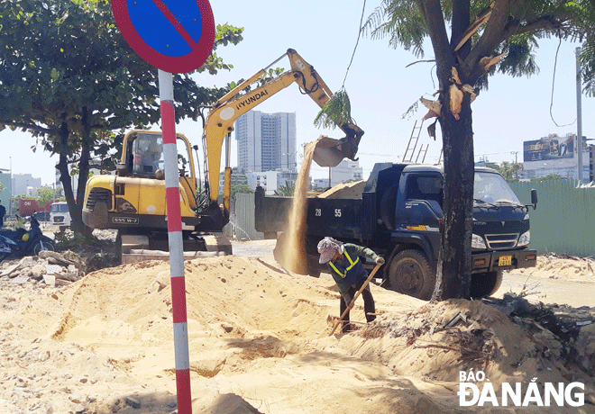 A scene of the construction site of improving Ngo Quyen - Ngu Hanh Son route. Photo: T.L