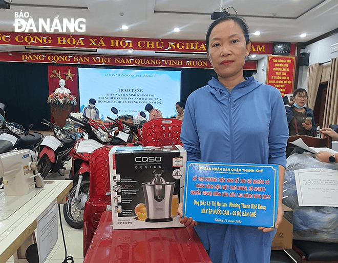 UBND quận Thanh Khê hỗ trợ sinh kế cho chị Lê Thị Hạ Lan, hộ nghèo phường Thanh Khê Đông