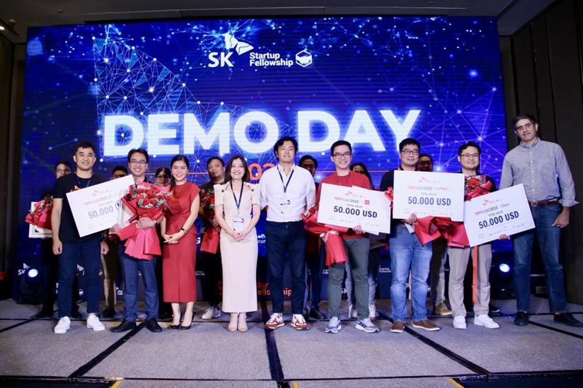 Outstanding startups receive awards at Demo Day of SK Startup Fellowship 2022.