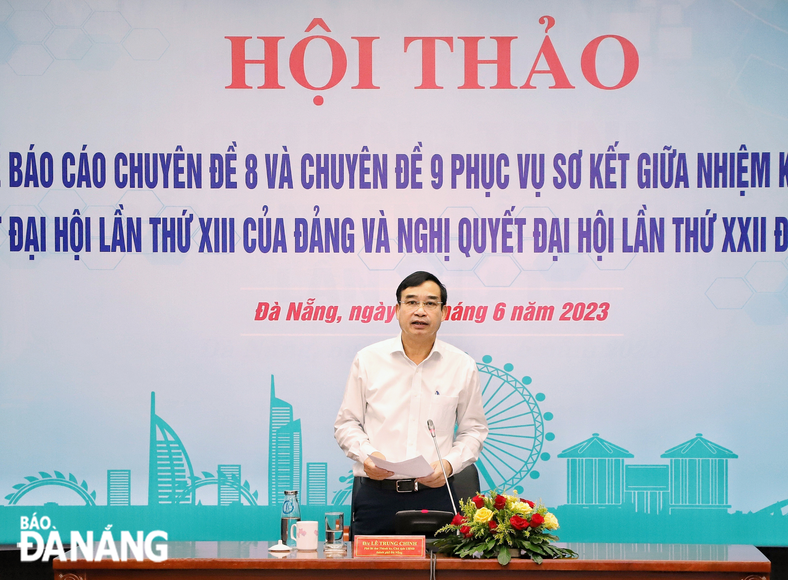 Chủ tịch UBND thành phố Lê Trung Chinh phát biểu kết luận hội thảo. Ảnh: NGỌC PHÚ