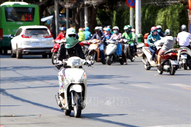 Nắng nóng quay trở lại miền Bắc và miền Trung.