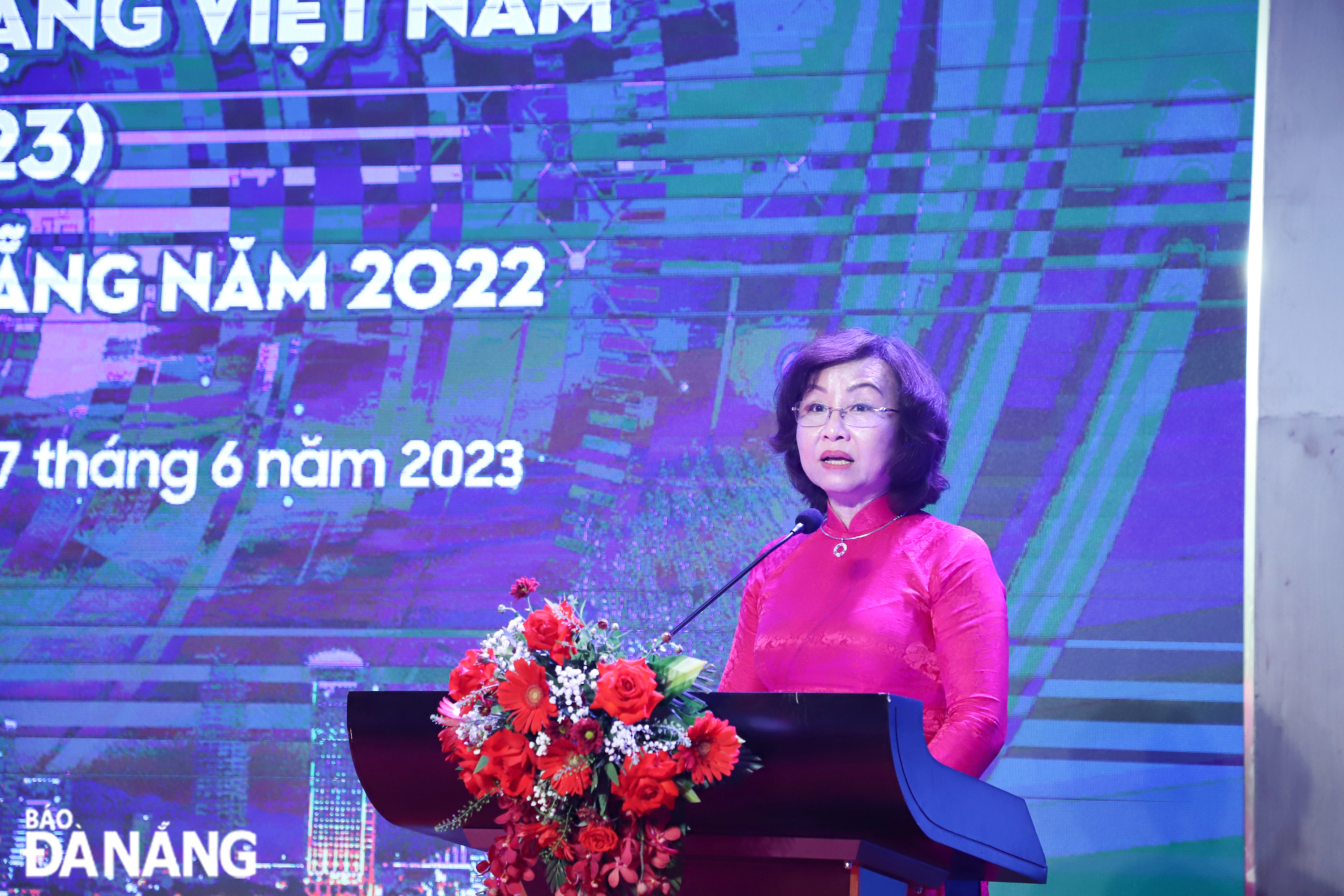 Municipal People’s Committee Vice Chairwoman Ngo Thi Kim Yen speaking at the ceremony