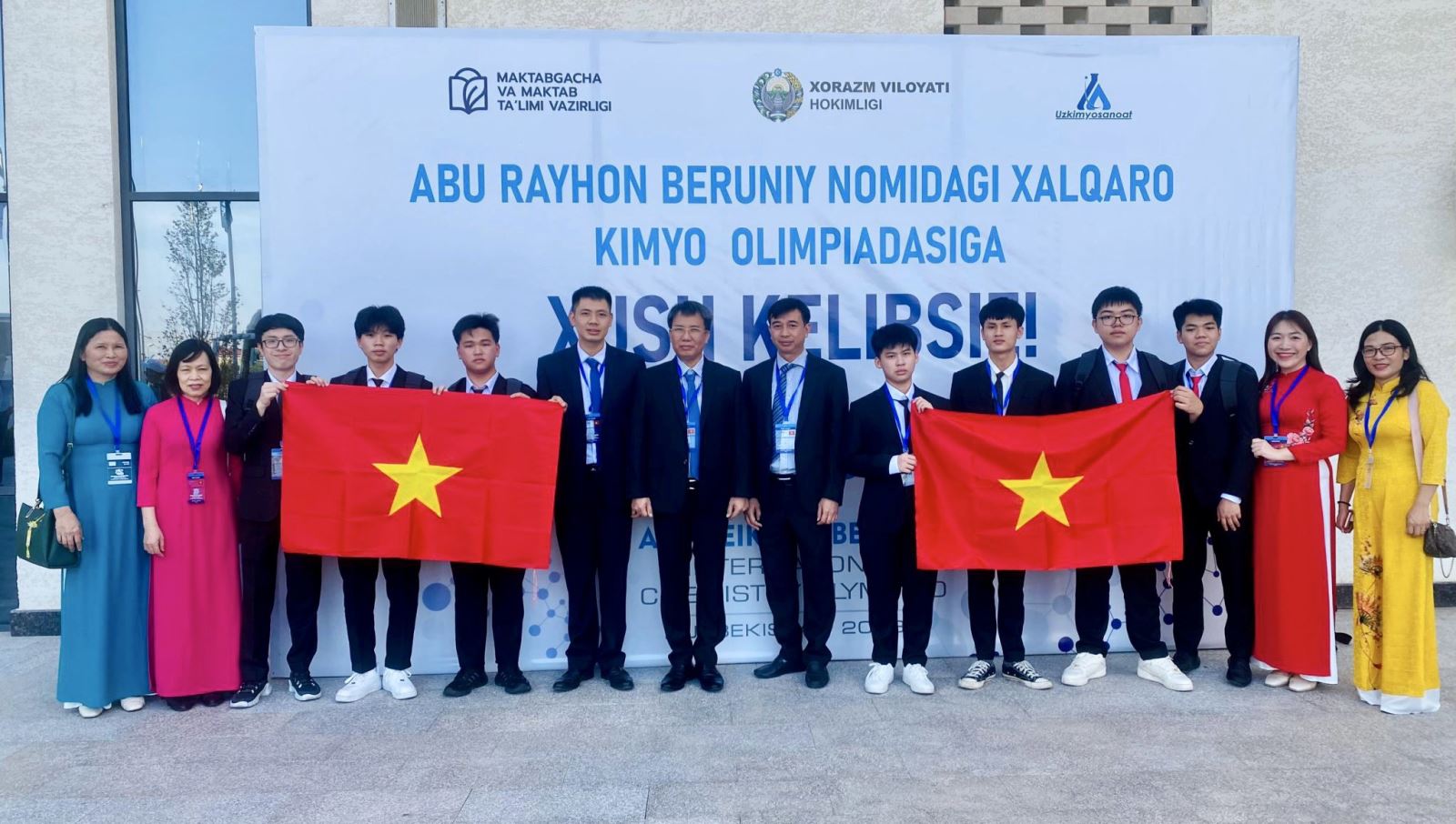 Đoàn Việt Nam tại Olympic Hoá học quốc tế Abu Reikhan Beruniy năm 2023. Ảnh: Bộ GD&ĐT. 