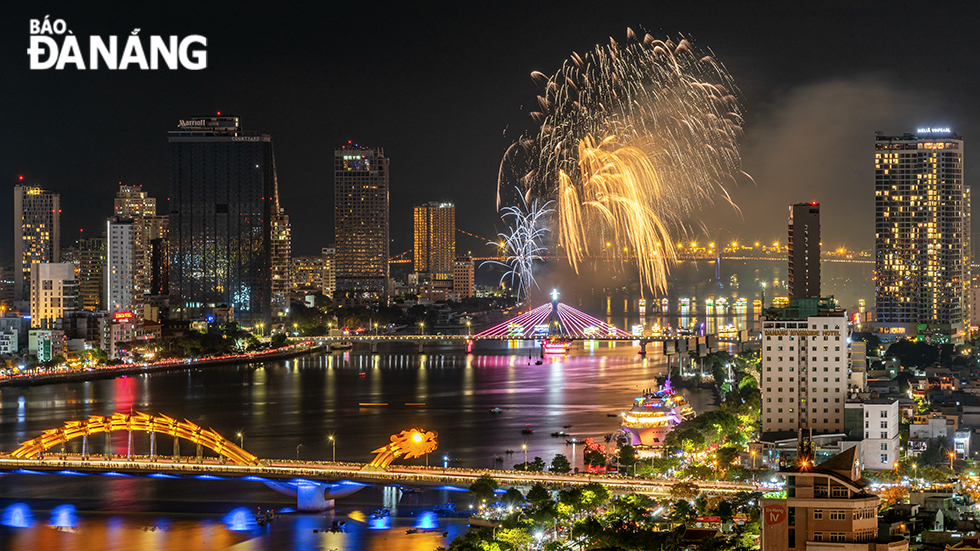 A bright sky. Photo: Pham Dang Khiem