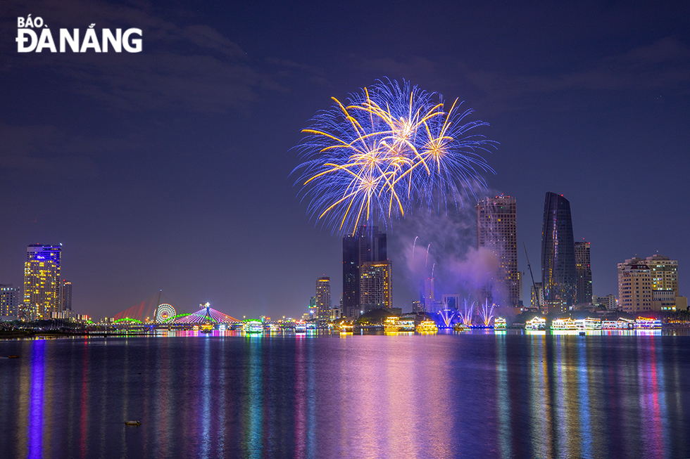 Da Nnag's iconic Han River is like to wear a new, colourful shirt. Photo: Le Quang Tho