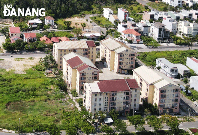 5 khối nhà của Khu chung cư thu nhập thấp đầu tuyến Sơn Trà - Điện Ngọc đã xuống cấp, được UBND thành phố chỉ đạo lập đề án tái thiết. Ảnh: H.H