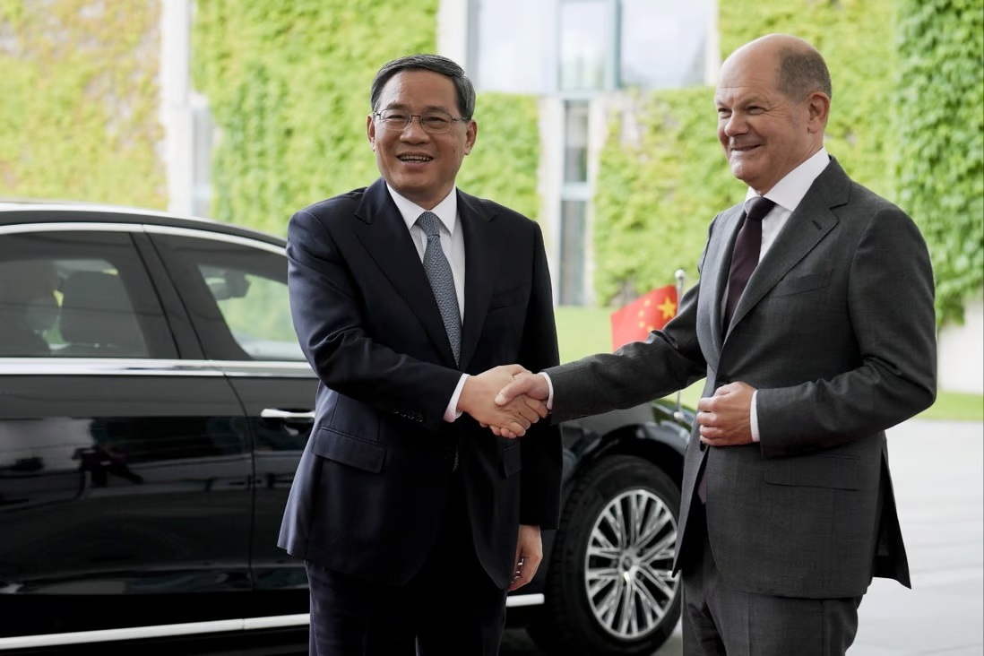 Thủ tướng Đức Olaf  Scholz (bên phải) tại lễ đón Thủ tướng Trung Quốc Lý Cường ở Berlin ngày 19-6. Ảnh: SCMP	