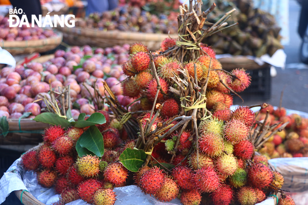 Chôm chôm, vải thiều... có giá từ 25.000 đồng/kg