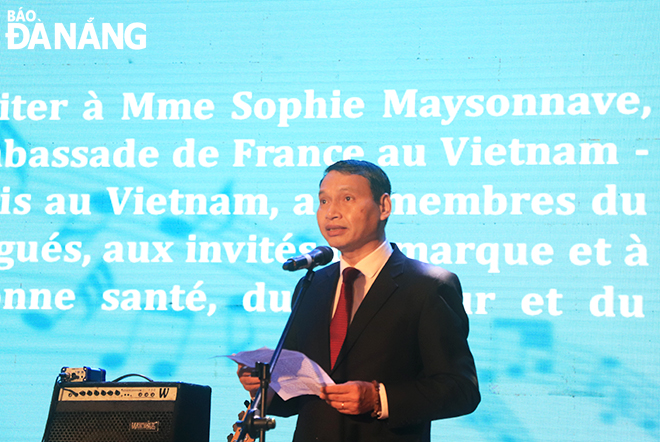 Vice Chairman of the Da Nang People's Committee Ho Ky Minh addresses the concert, June 22. Photo: X.D