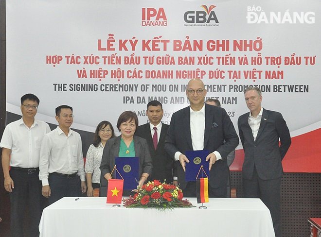 The Da Nang Investment Promotion and Support Board and the German Business Association in Viet Nam signed a Memorandum of Understanding on supporting investment promotion activities. Photo: THANH LAN