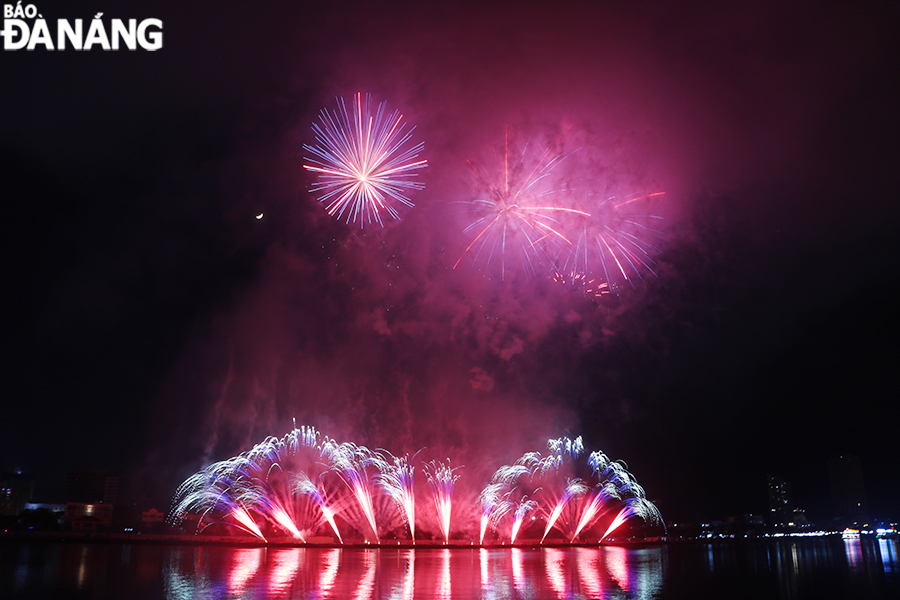 The British team's low and medium-level fireworks were arranged amazingly.