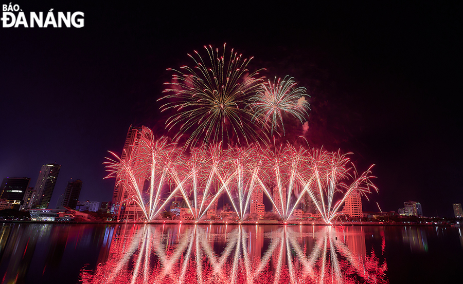 An excellent fireworks performance by Team France