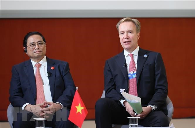 Thủ tướng Phạm Minh Chính và Chủ tịch Diễn đàn Kinh tế Thế giới (WEF) Børge Brende tại phiên Đối thoại Chiến lược Quốc gia Việt Nam-WEF. (Ảnh: Dương Giang/TTXVN)