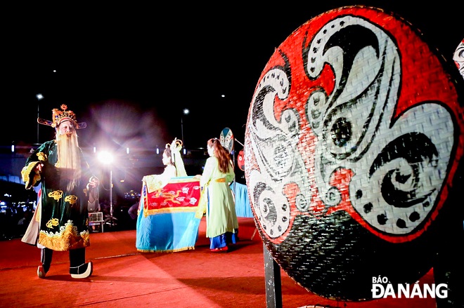 Tuong street performances bring people and visitors valuable moments of relaxation.