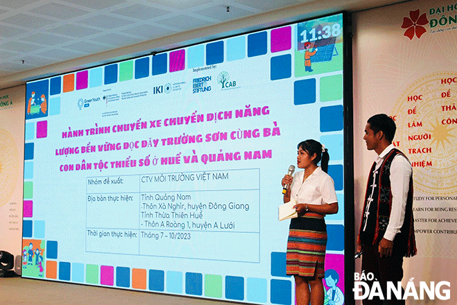 The Viet Nam Environment Collaborators’ group is seen making a representation on their project at the Youth Initiatives contest on sustainable energy. Photo: T.V