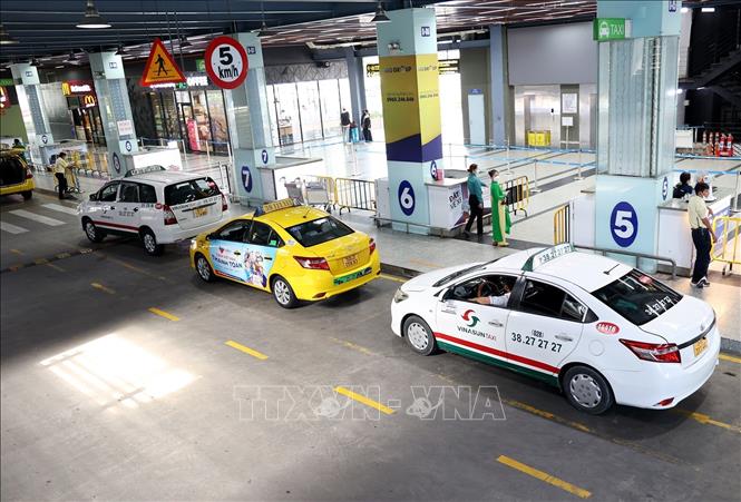 Không để xảy ra tình trạng gian lận, ép giá khách đi taxi tại sân bay