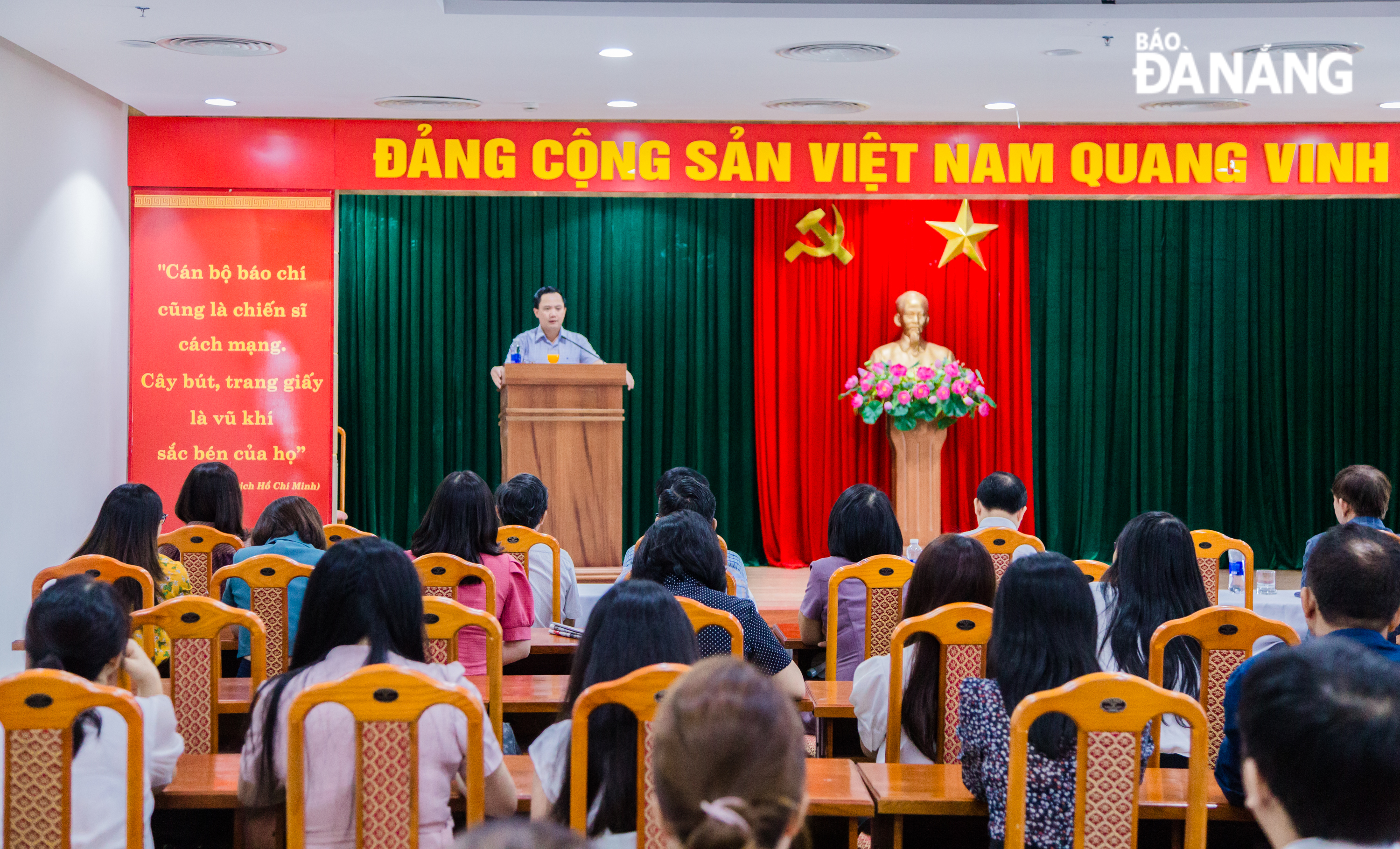 Hội nghị thông tin thời sự chuyên đề 'Cục diện thế giới hiện nay và một số chính sách ứng phó của Việt Nam'