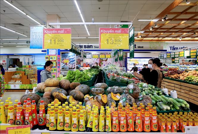 Quầy bán thực phẩm tổng hợp tại siêu thị Co.op Mart, thành phố Bến Tre. Ảnh minh họa: Hồng Đạt/TTXVN