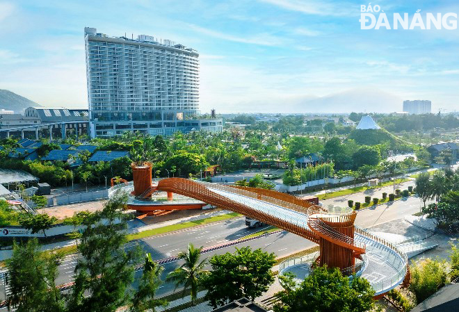  The completion of the pedestrian overpass aimed to celebrate the first birthday of the Mikazuki Hotel and look forward to 50 years of establishing diplomatic relations between Viet Nam and Japan.